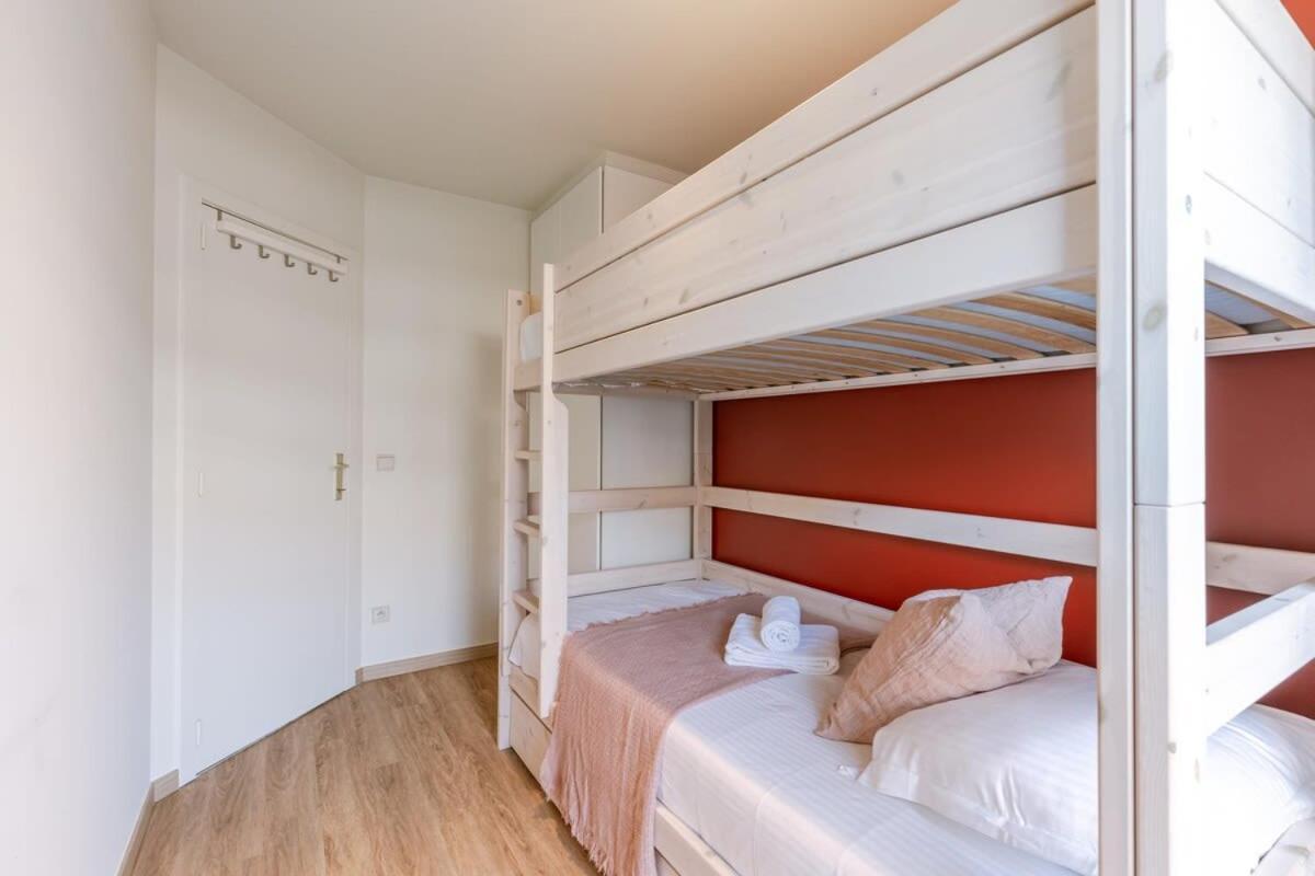Huswell - For 4 Near The Coast And *